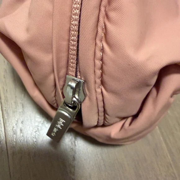 Lululemon Feeling Ready Bag - Picture 2 of 4